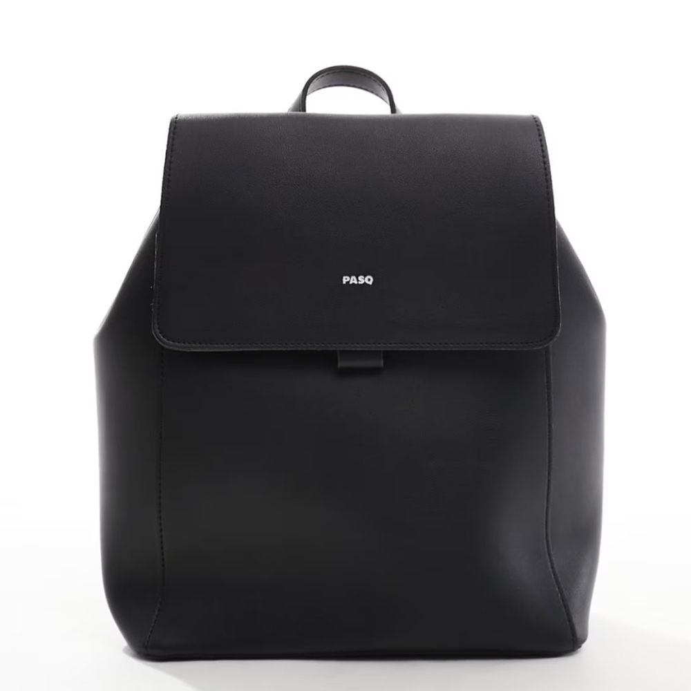 PASQ flapover backpack in black